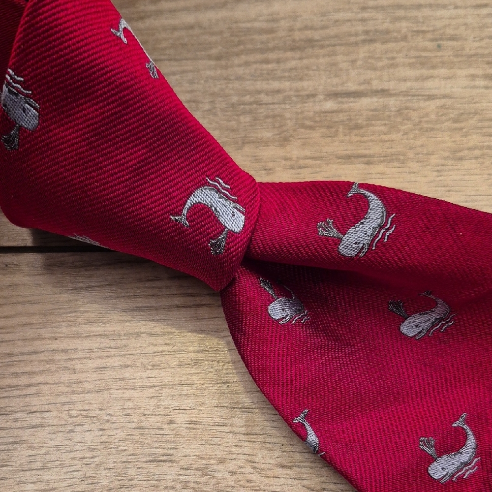 BROOKS BROTHERS Makers Red Grey Whimsical Whales Pattern Silk Mens Tie